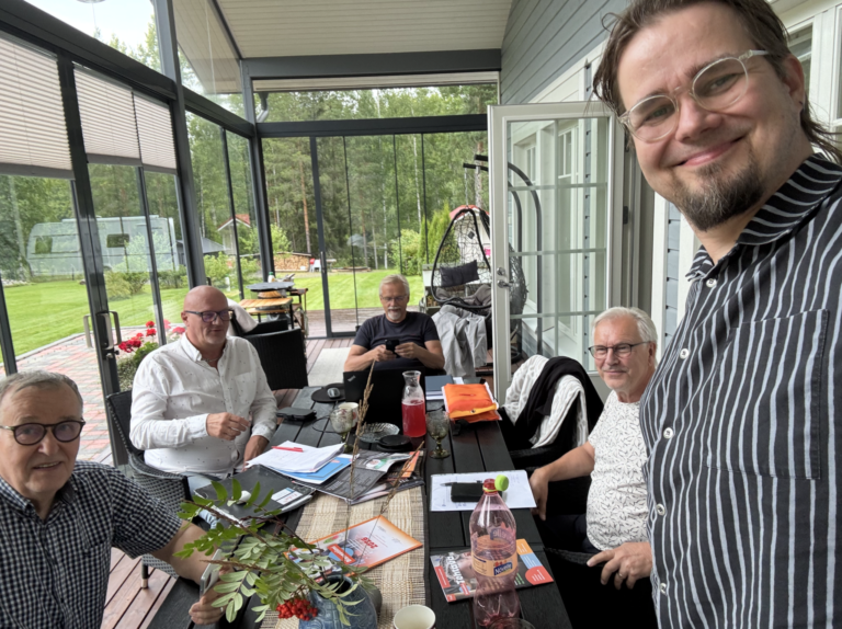 Vahvista johtoryhmäämme